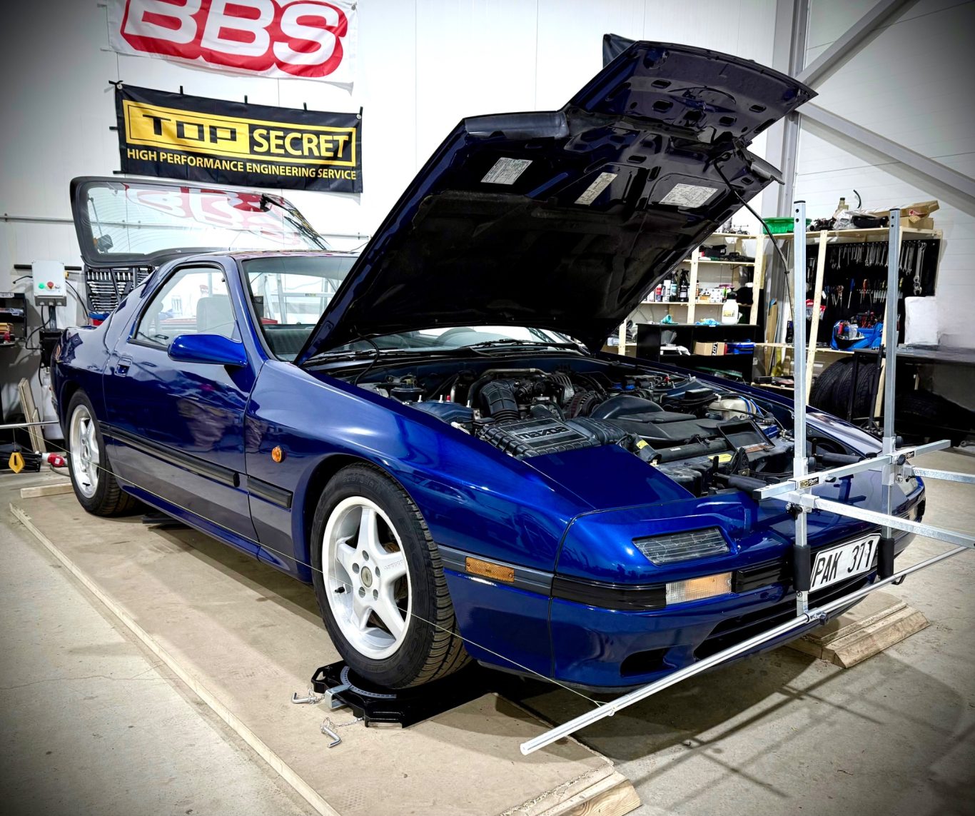 Riktigt fräsch RX-7 FC3S får sig en hjulinställning